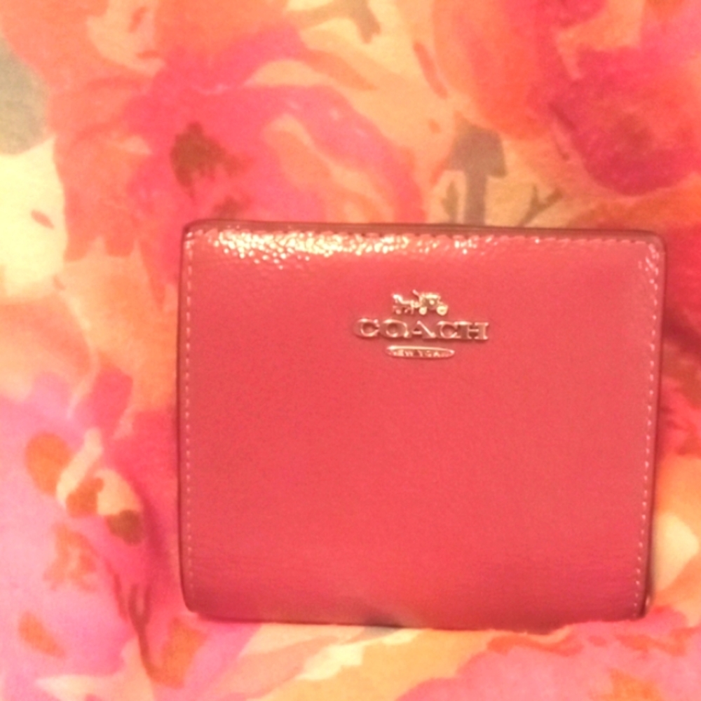 Coach Snap Wallet in Raspberry Pink Gloss Leather